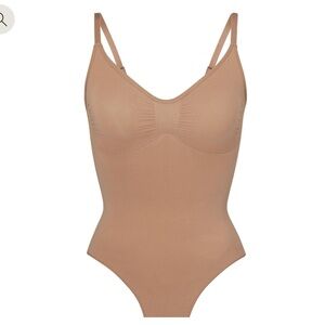 Skims Seamlesss Sculpting Bodysuit - Sienna
